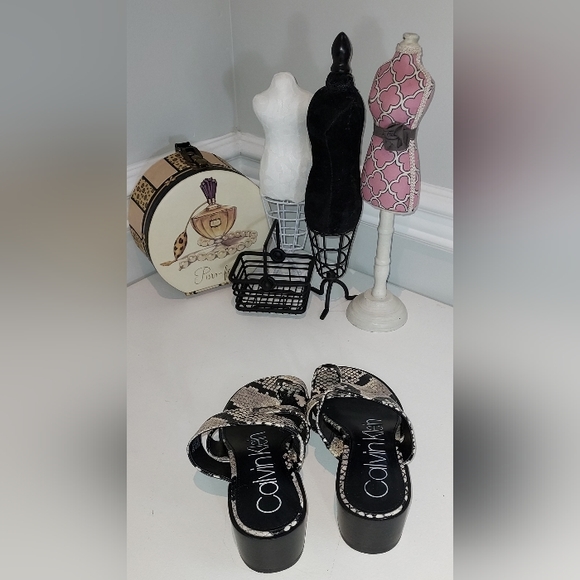 Calvin Klein Multi Colored Snake Print Peggy Sandal Like New - Picture 5 of 8